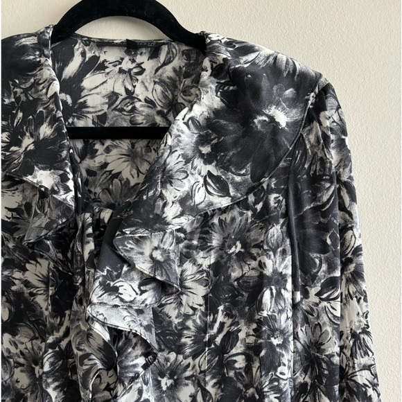 Anne Klein 100% silk floral gray blouse size 4 - Picture 3 of 10